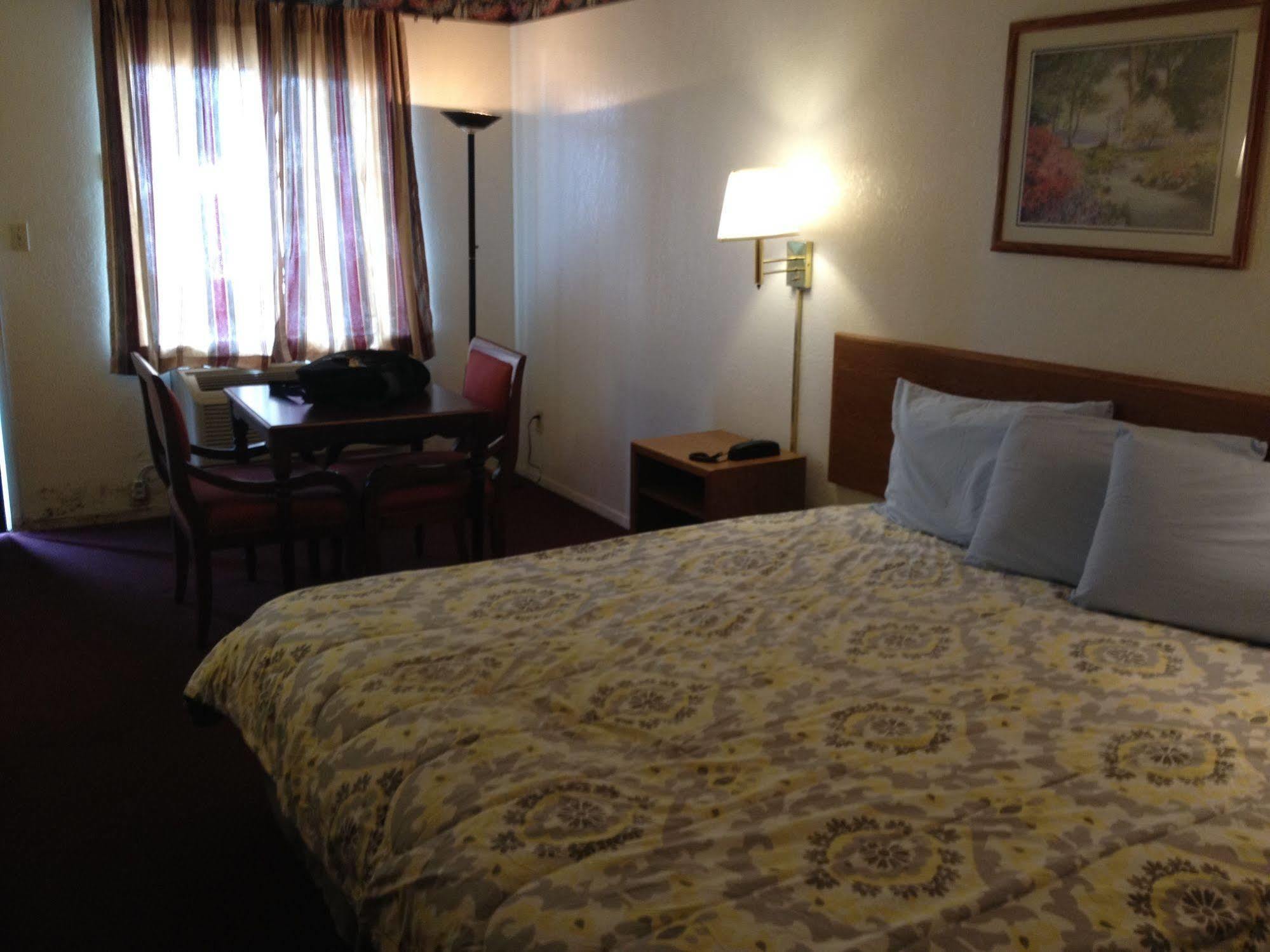 Crown Inn Grand Prairie Buitenkant foto
